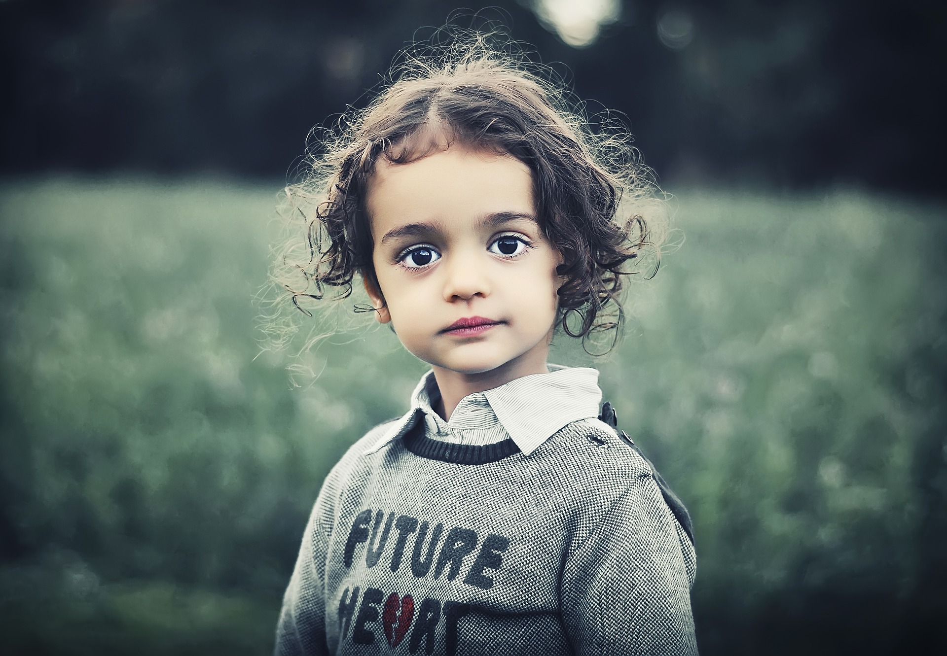 El niño de 2 años y 11 meses